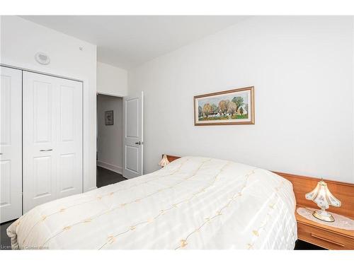 1701-144 Park Street, Waterloo, ON - Indoor Photo Showing Bedroom