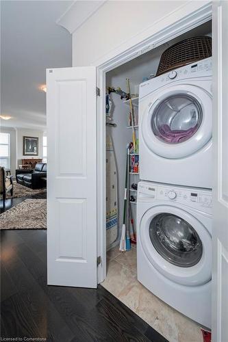 1701-144 Park Street, Waterloo, ON - Indoor Photo Showing Laundry Room