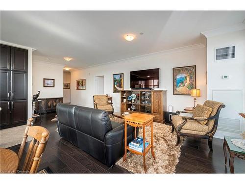 1701-144 Park Street, Waterloo, ON - Indoor Photo Showing Living Room