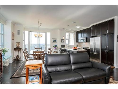 1701-144 Park Street, Waterloo, ON - Indoor Photo Showing Living Room