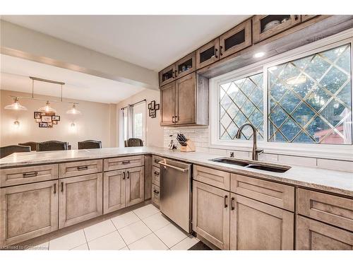 118 Glenvalley Drive, Cambridge, ON - Indoor Photo Showing Kitchen With Double Sink