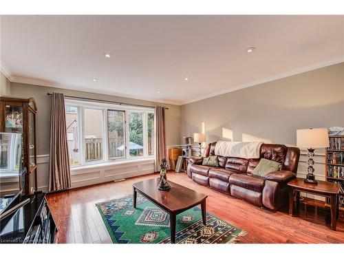 118 Glenvalley Drive, Cambridge, ON - Indoor Photo Showing Living Room