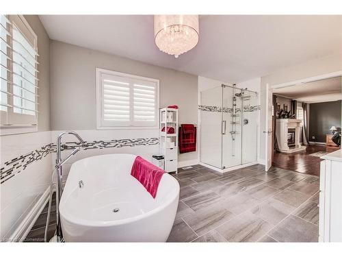 118 Glenvalley Drive, Cambridge, ON - Indoor Photo Showing Bathroom