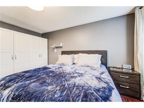 118 Glenvalley Drive, Cambridge, ON - Indoor Photo Showing Bedroom