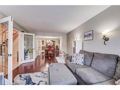 118 Glenvalley Drive, Cambridge, ON - Indoor Photo Showing Living Room