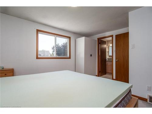 2 Benesfort Drive, Kitchener, ON - Indoor Photo Showing Bedroom