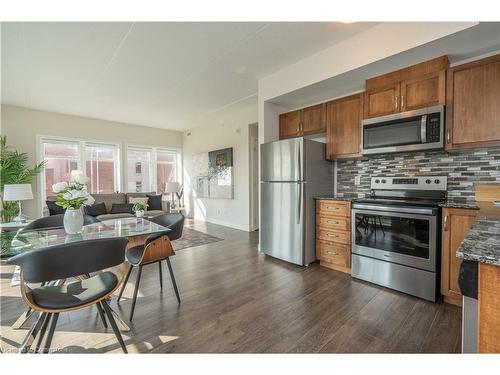 202-175 Commonwealth Street, Kitchener, ON - Indoor Photo Showing Kitchen