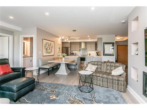 205-249 Grey Silo Road, Waterloo, ON - Indoor Photo Showing Living Room