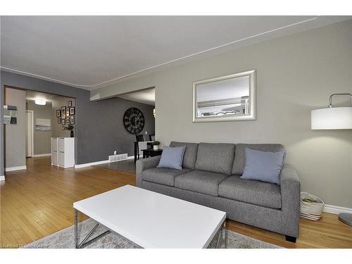 222 Anne Street, Cambridge, ON - Indoor Photo Showing Living Room