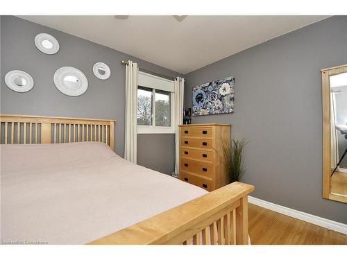 222 Anne Street, Cambridge, ON - Indoor Photo Showing Bedroom