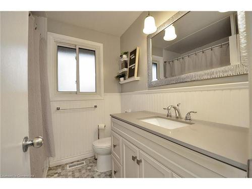 222 Anne Street, Cambridge, ON - Indoor Photo Showing Bathroom