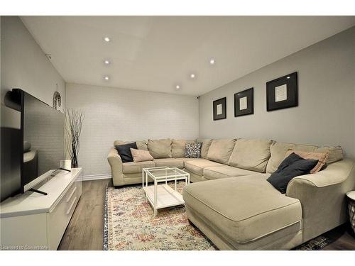 222 Anne Street, Cambridge, ON - Indoor Photo Showing Living Room