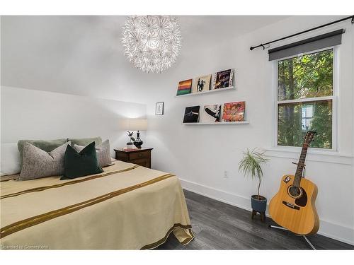 11 Sheldon Avenue S, Kitchener, ON - Indoor Photo Showing Bedroom