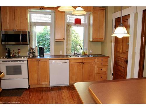 12 Richmond Avenue, Kitchener, ON - Indoor Photo Showing Kitchen