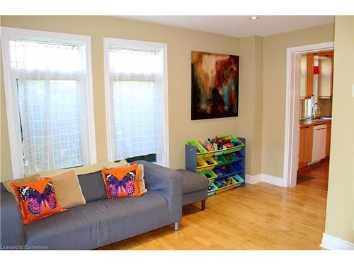 12 Richmond Avenue, Kitchener, ON - Indoor Photo Showing Living Room