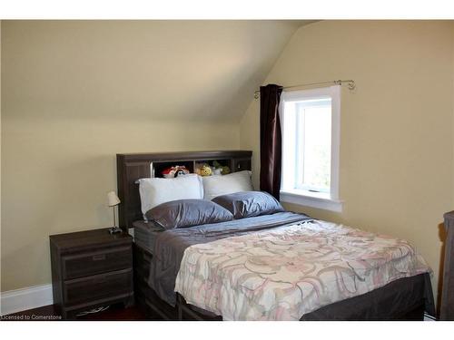 12 Richmond Avenue, Kitchener, ON - Indoor Photo Showing Bedroom