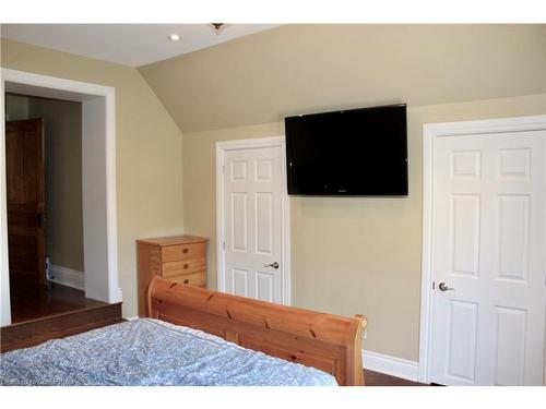 12 Richmond Avenue, Kitchener, ON - Indoor Photo Showing Bedroom