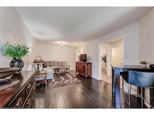 35 Middlemiss Crescent, Cambridge, ON - Indoor Photo Showing Living Room