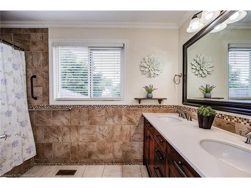 35 Middlemiss Crescent, Cambridge, ON - Indoor Photo Showing Bathroom