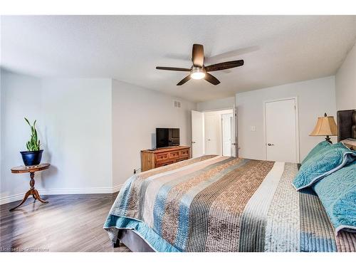 35 Middlemiss Crescent, Cambridge, ON - Indoor Photo Showing Bedroom