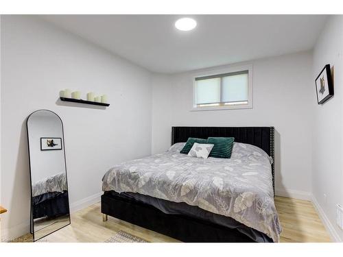 266 Bridge Street, Fergus, ON - Indoor Photo Showing Bedroom