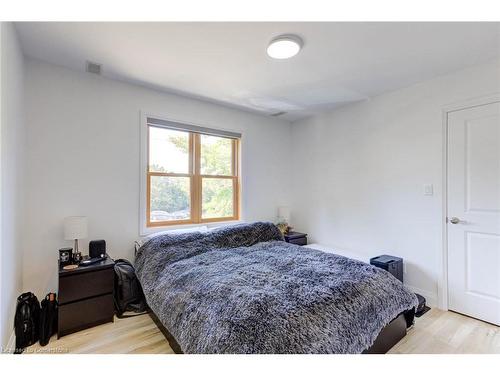 266 Bridge Street, Fergus, ON - Indoor Photo Showing Bedroom