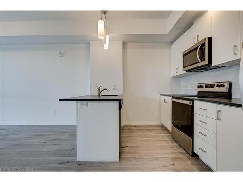 812-108 Garment Street S, Kitchener, ON - Indoor Photo Showing Kitchen