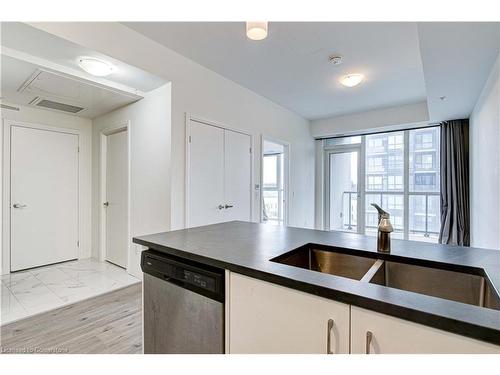 812-108 Garment Street S, Kitchener, ON - Indoor Photo Showing Kitchen