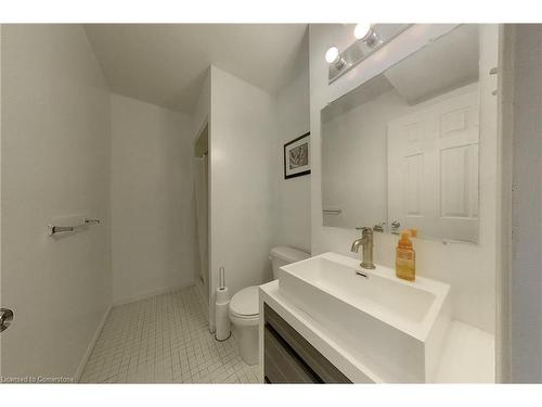 80 Burnham Court, Stratford, ON - Indoor Photo Showing Bathroom