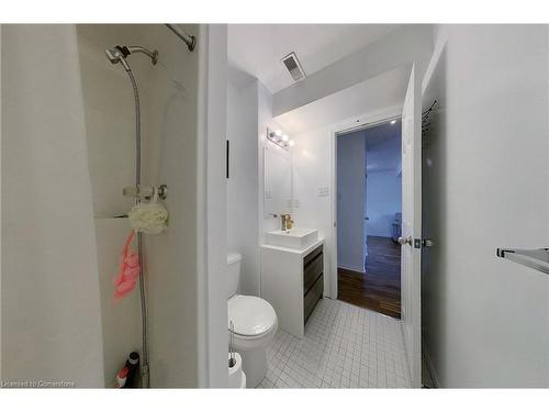 80 Burnham Court, Stratford, ON - Indoor Photo Showing Bathroom