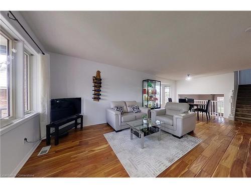 80 Burnham Court, Stratford, ON - Indoor Photo Showing Living Room