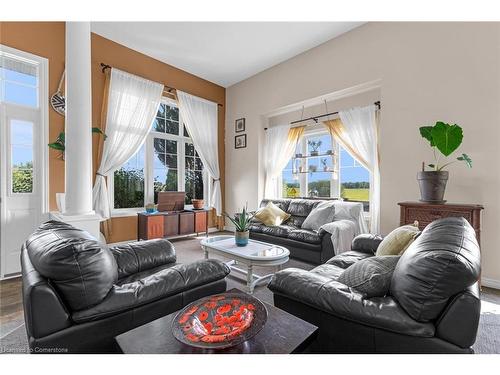 149 Penhale Avenue, Elgin, ON - Indoor Photo Showing Living Room