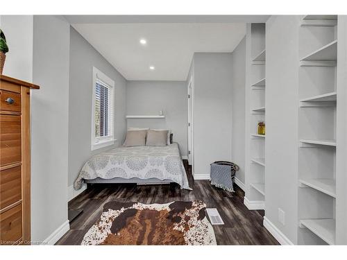 124 Whitney Place, Kitchener, ON - Indoor Photo Showing Bedroom