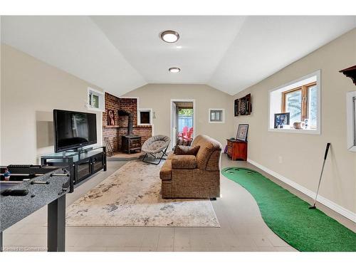 124 Whitney Place, Kitchener, ON - Indoor Photo Showing Living Room