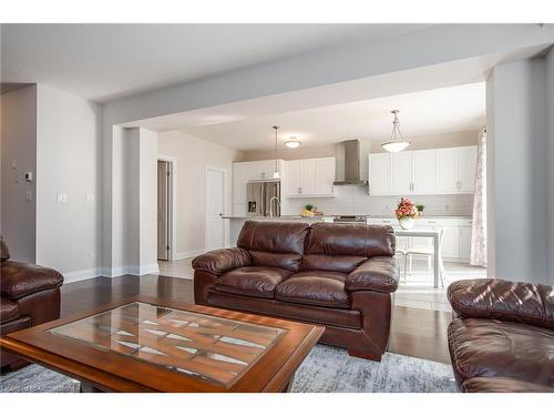 621 Wild Rye Street, Waterloo, ON - Indoor Photo Showing Living Room