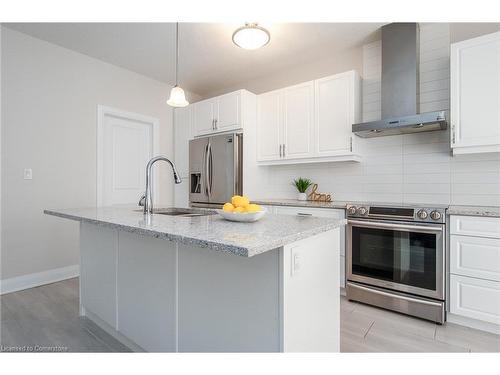 621 Wild Rye Street, Waterloo, ON - Indoor Photo Showing Kitchen With Upgraded Kitchen