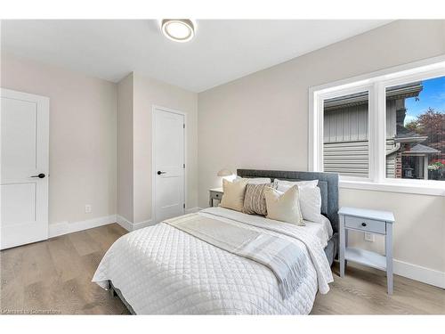 445 Arvilla Boulevard, London, ON - Indoor Photo Showing Bedroom