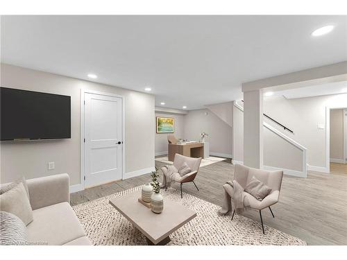 445 Arvilla Boulevard, London, ON - Indoor Photo Showing Living Room