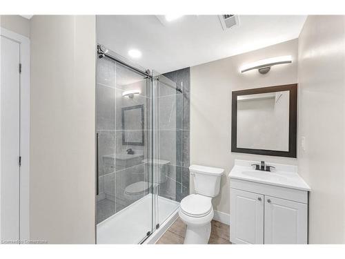 445 Arvilla Boulevard, London, ON - Indoor Photo Showing Bathroom