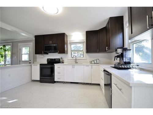 142 Winston Boulevard, Cambridge, ON - Indoor Photo Showing Kitchen