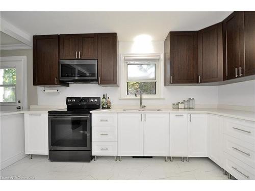 142 Winston Boulevard, Cambridge, ON - Indoor Photo Showing Kitchen