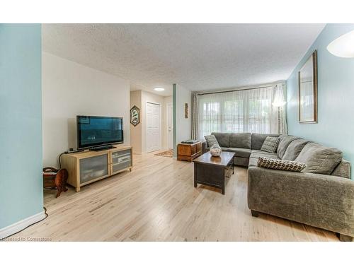 113 Jansen Avenue, Kitchener, ON - Indoor Photo Showing Living Room