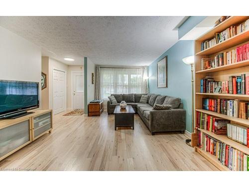 113 Jansen Avenue, Kitchener, ON - Indoor Photo Showing Living Room