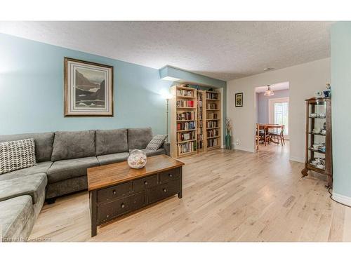 113 Jansen Avenue, Kitchener, ON - Indoor Photo Showing Living Room