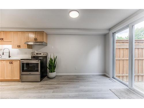 39 Watercress Court, Kitchener, ON - Indoor Photo Showing Kitchen