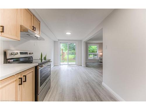 39 Watercress Court, Kitchener, ON - Indoor Photo Showing Kitchen