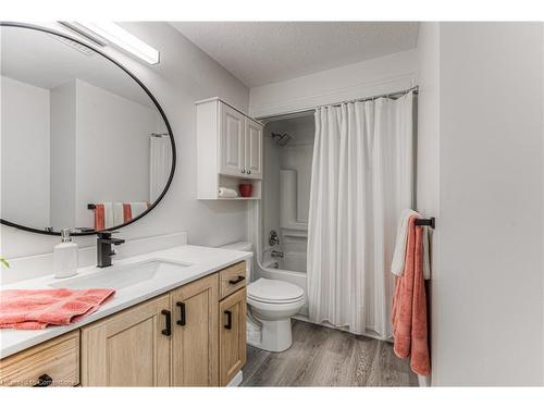 39 Watercress Court, Kitchener, ON - Indoor Photo Showing Bathroom