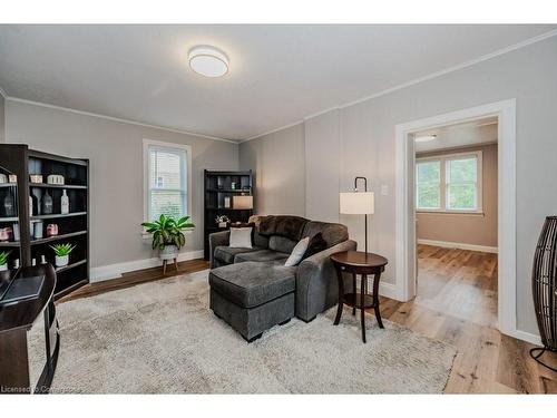 188 Waterloo Street, Kitchener, ON - Indoor Photo Showing Living Room