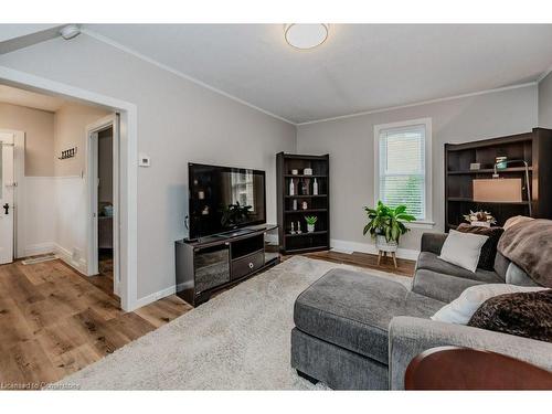 188 Waterloo Street, Kitchener, ON - Indoor Photo Showing Living Room