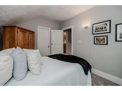 188 Waterloo Street, Kitchener, ON - Indoor Photo Showing Bedroom